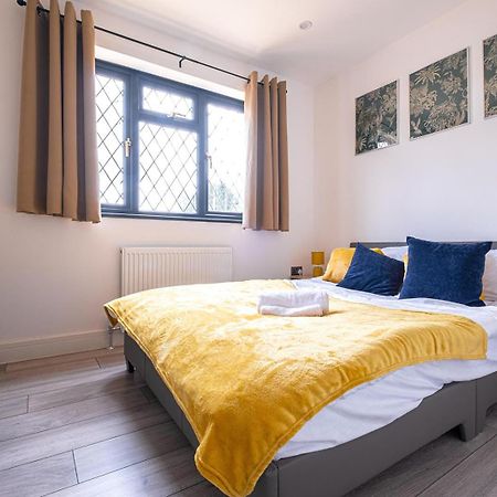 7 Guests - 4 Bedroom - Free Wi-Fi - Kettering Kültér fotó