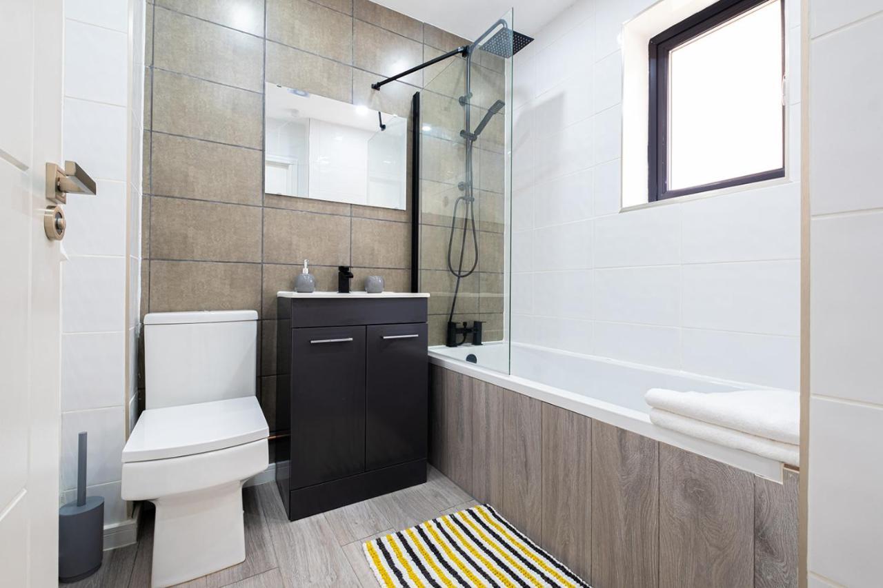 7 Guests - 4 Bedroom - Free Wi-Fi - Kettering Kültér fotó