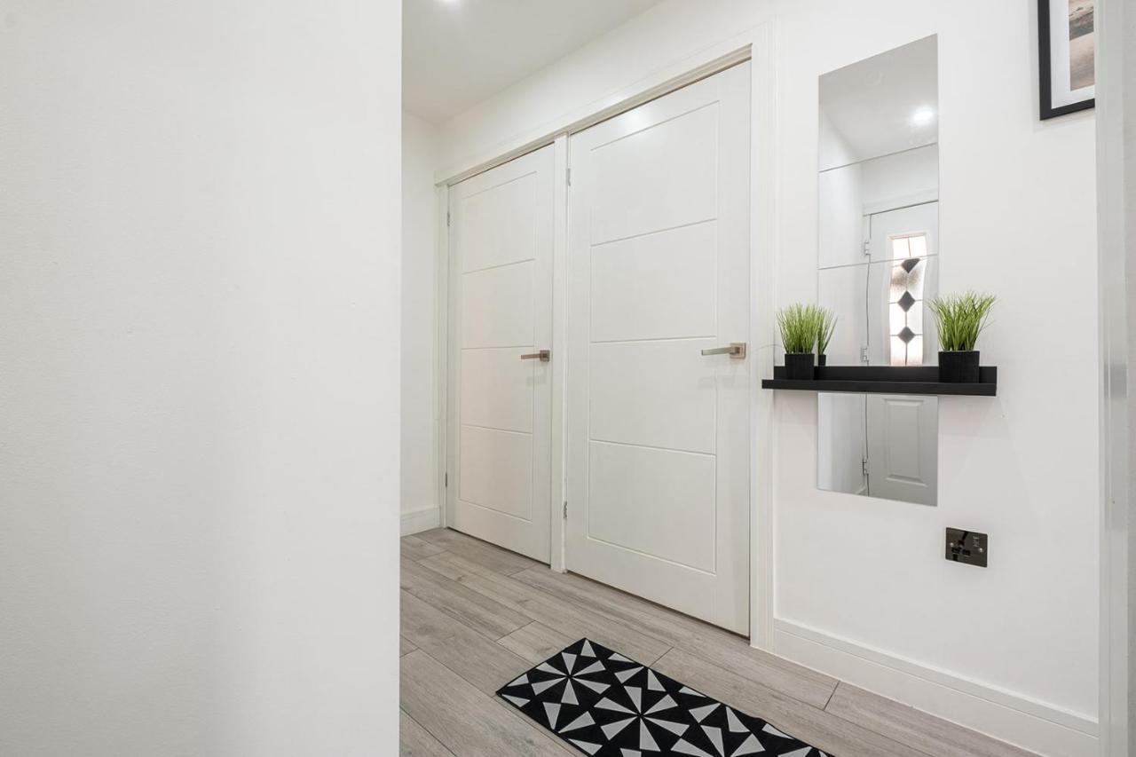7 Guests - 4 Bedroom - Free Wi-Fi - Kettering Kültér fotó