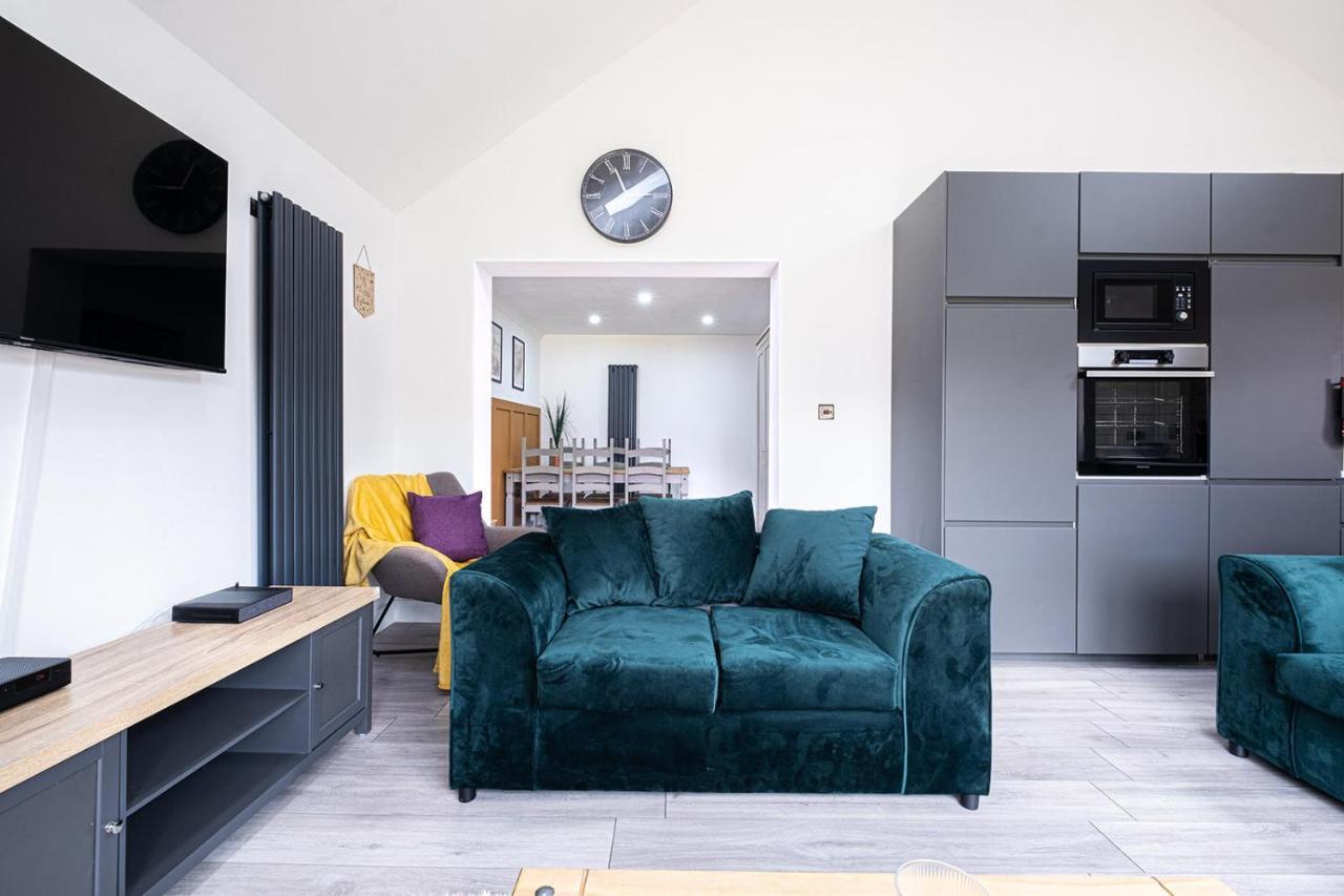 7 Guests - 4 Bedroom - Free Wi-Fi - Kettering Kültér fotó